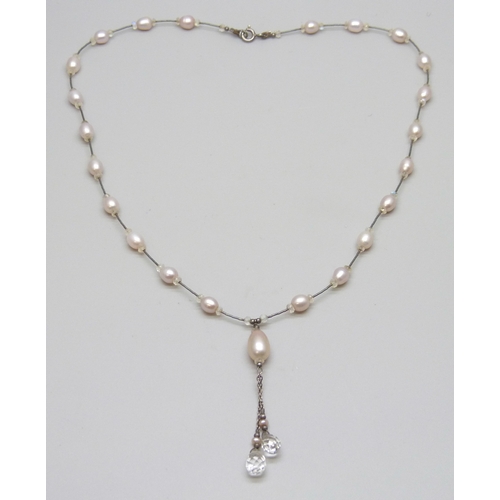 7105 - A silver and pearl necklace, the pendant set with two faceted clear drops, 46cm