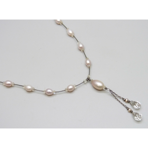 7105 - A silver and pearl necklace, the pendant set with two faceted clear drops, 46cm