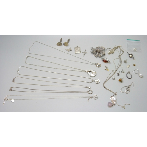 7110 - A collection of silver including six necklaces with pendants, three pendants, one pair of earrings, ... 