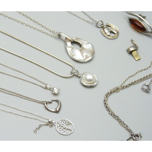 7110 - A collection of silver including six necklaces with pendants, three pendants, one pair of earrings, ... 