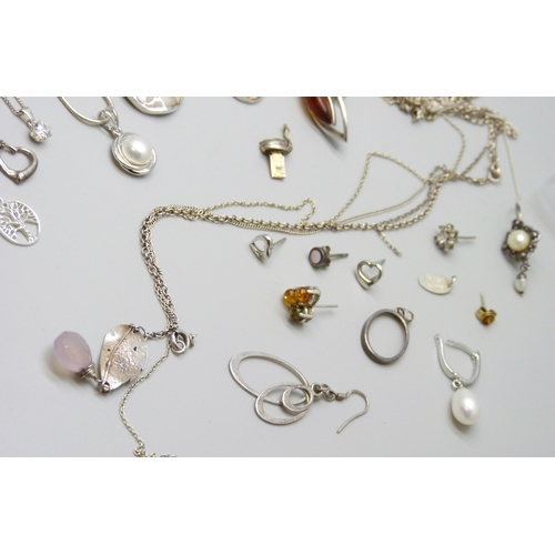 7110 - A collection of silver including six necklaces with pendants, three pendants, one pair of earrings, ... 