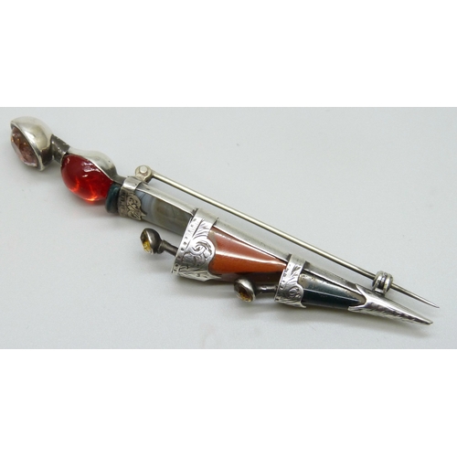 7113 - A Scottish white metal, agate and gemstone Dirk brooch, 9cm, 14g