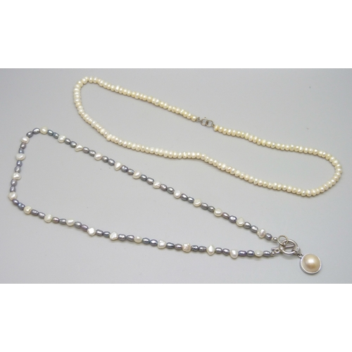 7118 - Two pearl necklaces, 35g total