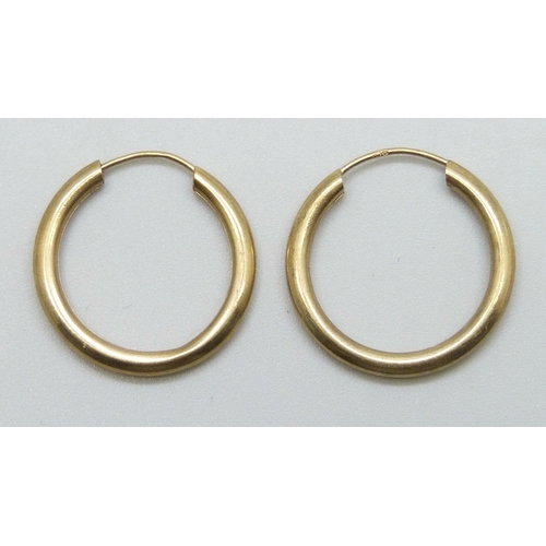 7123 - A pair of 9ct gold hoop earrings, 0.6g, 1.9cm