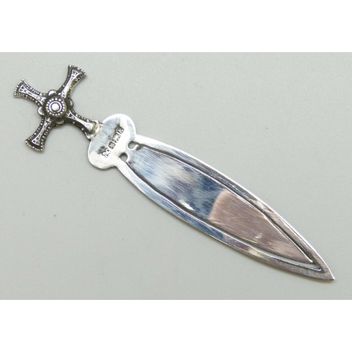 7134 - A silver bookmark, 6g, 7.6cm, boxed