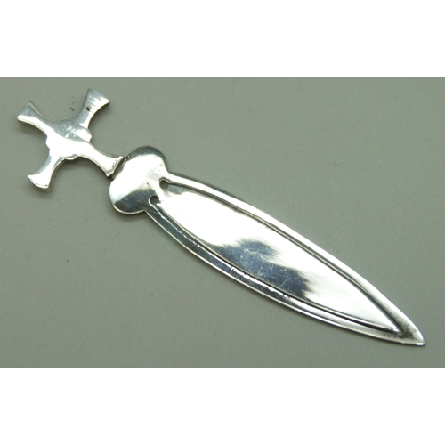 7134 - A silver bookmark, 6g, 7.6cm, boxed