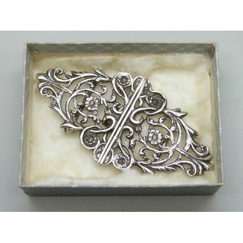 7135 - An Art Nouveau silver buckle, J&C, Birmingham, 1903, 18g, 8.4cm