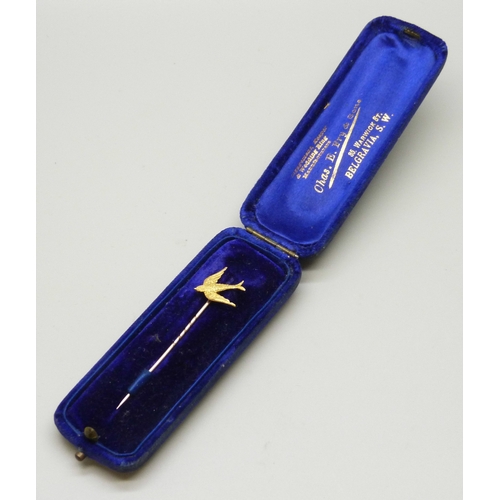 7142 - A bird design stick pin, marked SS 18, 1.1g, 5.5cm, boxed