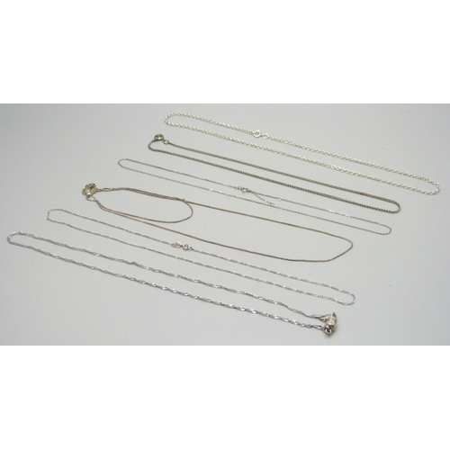 7143 - Five silver necklace chains, 15g, and a plated chain
