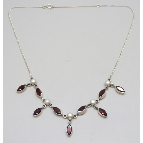 7147 - A silver, garnet and pearl necklace, 45cm, 11g