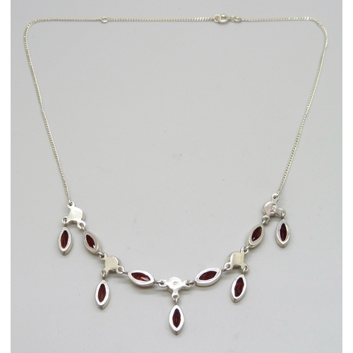 7147 - A silver, garnet and pearl necklace, 45cm, 11g