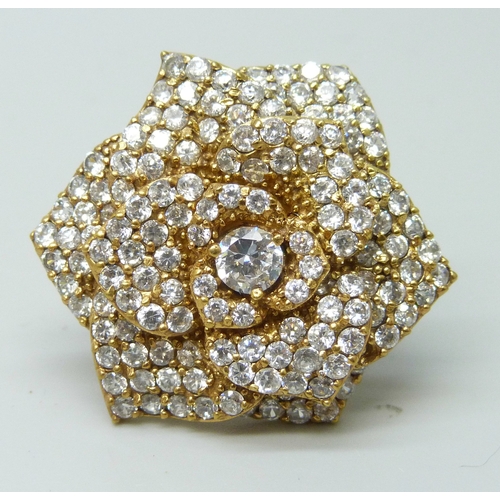 7148 - A silver gilt white stone cluster ring, one stone missing, 15g, N