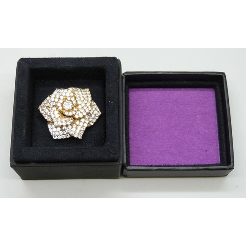 7148 - A silver gilt white stone cluster ring, one stone missing, 15g, N