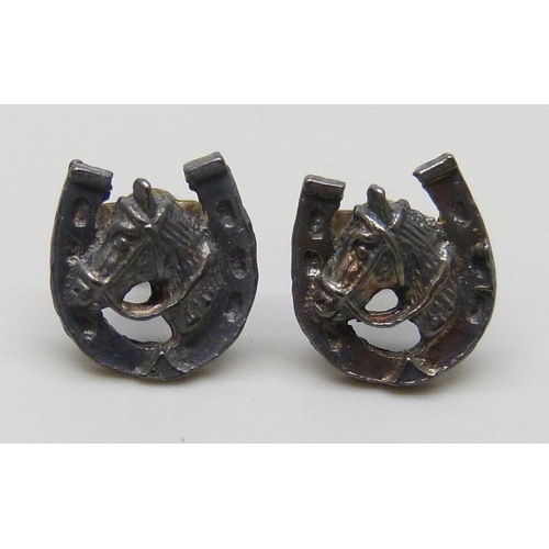 7156 - A pair of white metal horseshoe design earrings, 1cm
