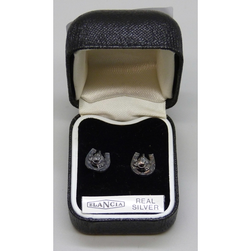7156 - A pair of white metal horseshoe design earrings, 1cm