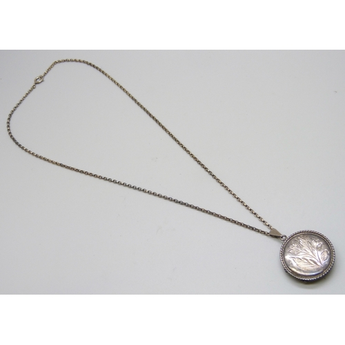 7158 - A silver locket on a silver belcher chain, 4.1cm including bail, 17g