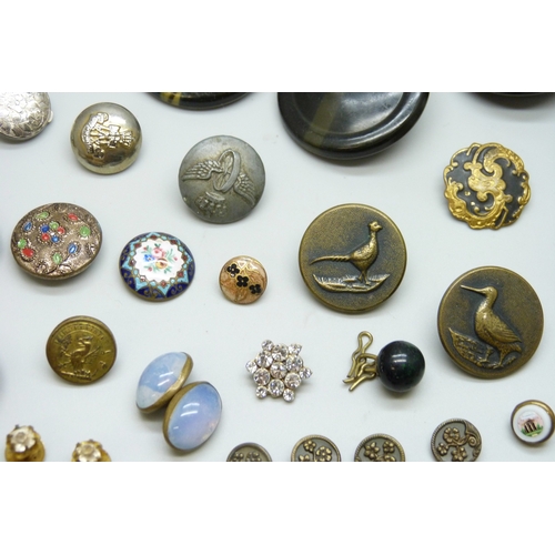 7159 - A collection of antique and later buttons, including G.T.F of Paris bird examples, micro-mosaic and ... 