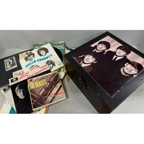 2120 - The Beatles; seven vintage The Beatles collectors cards photographs signed, with collection of 45rpm... 