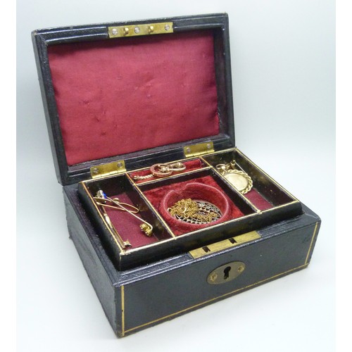 7161 - A Victorian jewellery box containing Victorian and Edwardian jewellery, including a cameo brooch, ne... 