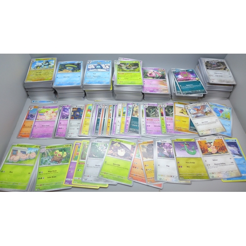 900 pokemon cards A very large collection of over 900 Pokémon cards containing over 100  Holographic cards including Bl