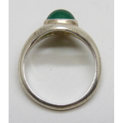Malcolm Gray, a Scottish silver and chrysoprase ring, O