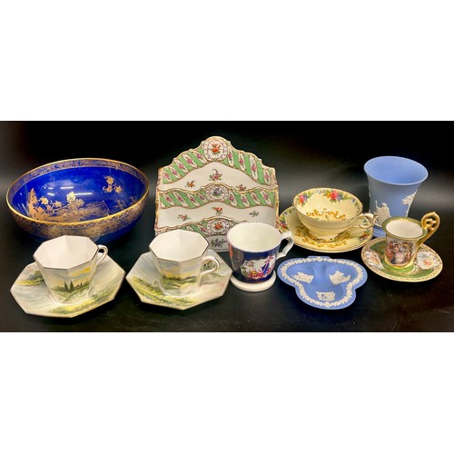 2115 - A collection of china to include a pair of Wedgwood cups and saucers, a Paragon cup and saucer, demi... 