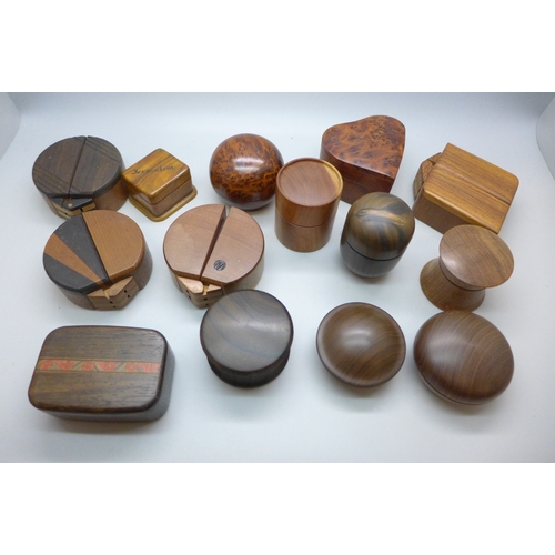 2061 - A collection of wooden boxes, various woods, shapes, four hinged, fourteen in total