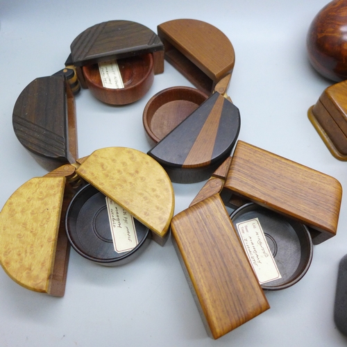 2061 - A collection of wooden boxes, various woods, shapes, four hinged, fourteen in total