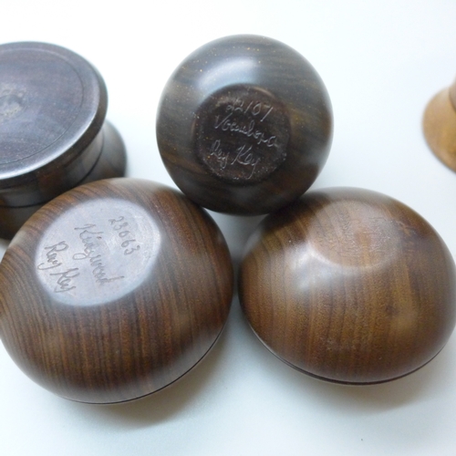 2061 - A collection of wooden boxes, various woods, shapes, four hinged, fourteen in total