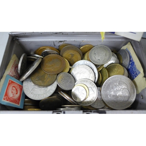 2079 - A collection of British and foreign coins and some foreign banknotes