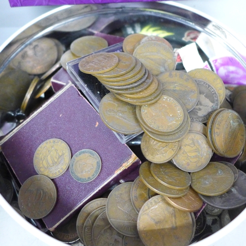 2079 - A collection of British and foreign coins and some foreign banknotes