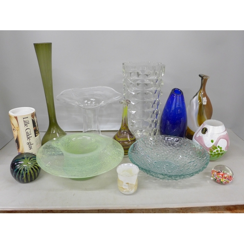 2090 - A collection of glassware including Mdina, Hadeland, Mtarfa, Holmegaard, Isle of Wight, Norwegian an... 