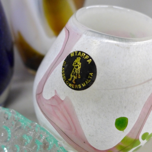 2090 - A collection of glassware including Mdina, Hadeland, Mtarfa, Holmegaard, Isle of Wight, Norwegian an... 