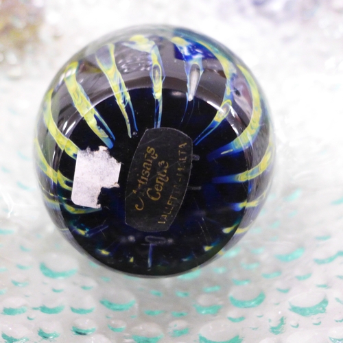 2090 - A collection of glassware including Mdina, Hadeland, Mtarfa, Holmegaard, Isle of Wight, Norwegian an... 