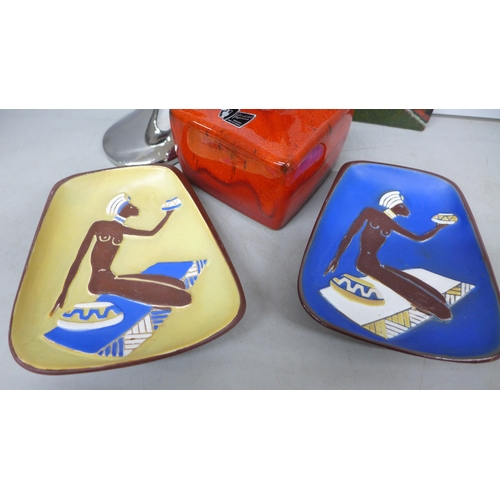 2094 - A German Silberdistel ceramic vase, a continental plaque, two mid 20th Century wall plates and a Rob... 