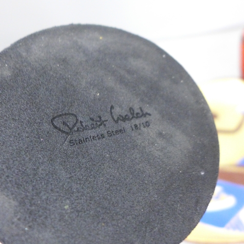 2094 - A German Silberdistel ceramic vase, a continental plaque, two mid 20th Century wall plates and a Rob... 