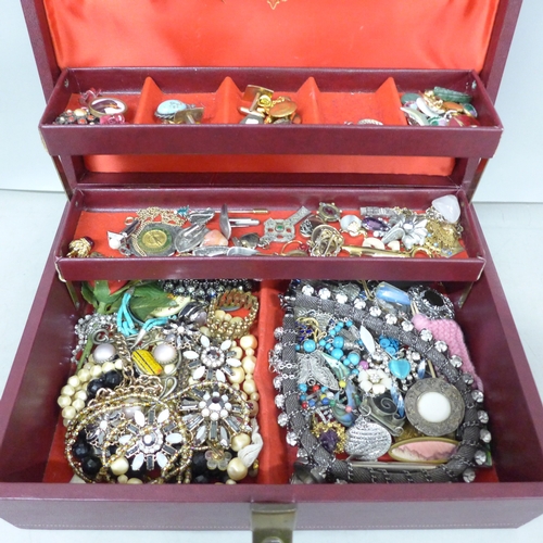 2104 - A jewellery box with necklaces, earrings, pendants, etc.