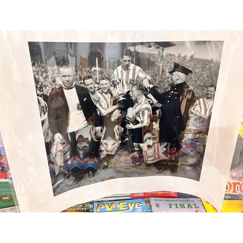 2178 - Football memorabilia; a box of Sunderland home and away programmes 1960s onwards, includes 1973 FA C... 