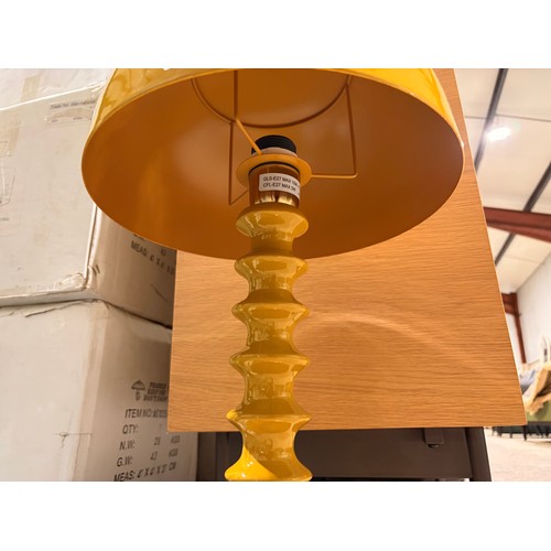 3133 - A yellow ribbed table lamp