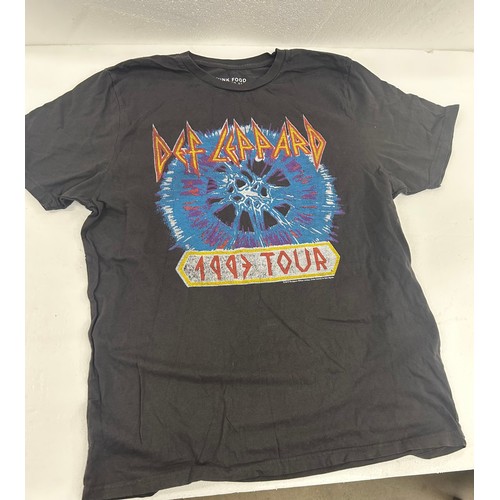2160 - A Def Leppard t-shirt, large