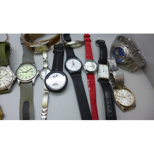 2241 - A collection of lady's and gentleman's wristwatches