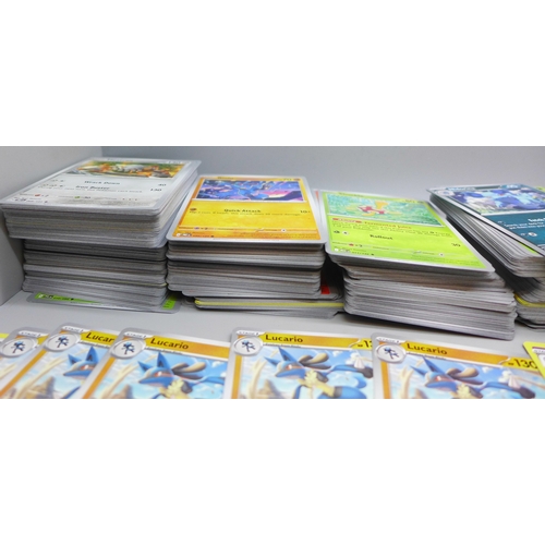 2255 - A very large collection of over 800 Pokémon cards, includes Holographic and Rares