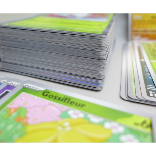 2257 - 250 all Holographic Pokémon cards from series including Scarlet and Violet, includes Rares