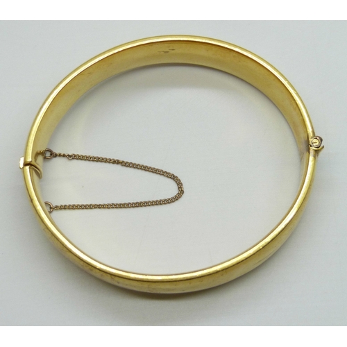 7016 - A 9ct gold metal cored bangle, 20 microns, 30g, 6.2 x 5.5cm
