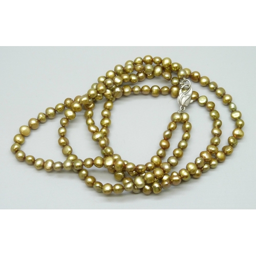 7020 - A Honora gold/green colour two strand pearl necklace, 43g, 45.5cm