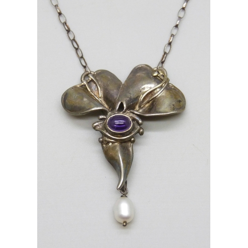 7034 - A silver, amethyst and pearl Art Nouveau style necklace, 9g, 44cm