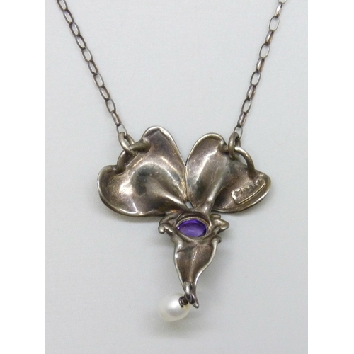 7034 - A silver, amethyst and pearl Art Nouveau style necklace, 9g, 44cm