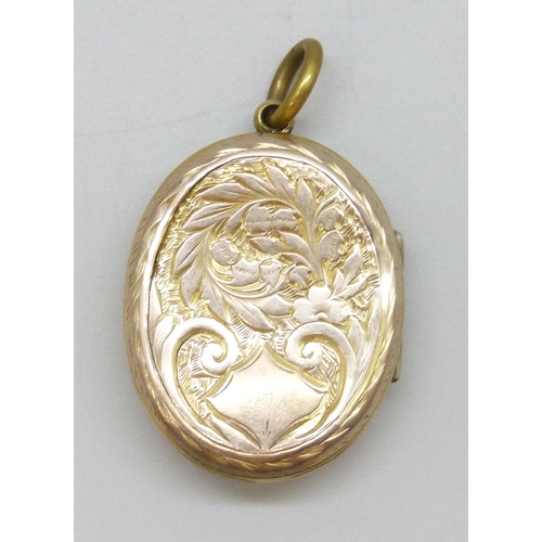 7041 - A yellow metal back and front locket with floral design, a/f, 8.5g