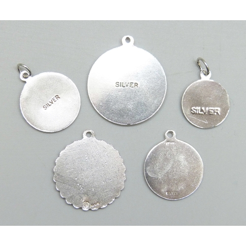 7044 - A collection of silver St Christopher pendants, 15g