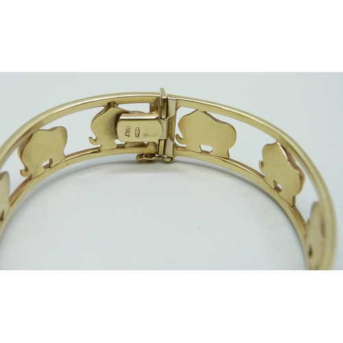 7054 - A 9ct gold Italian bangle with elephant design, 19.6g, 6 x 5.3cm